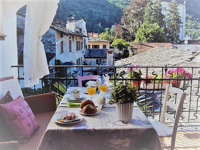 Bed and Breakfast Bb Chiavenna Centro Storico Exterior foto